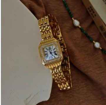 Montre Femme Ovale Dorée Bracelet Marron